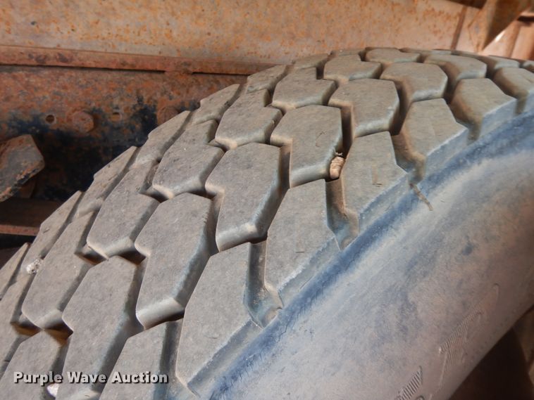 image for item DH5597 1987 Ford L9000  flatbed truck