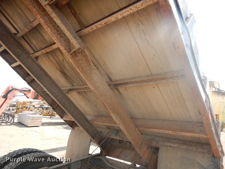 image for item DH5597 1987 Ford L9000  flatbed truck