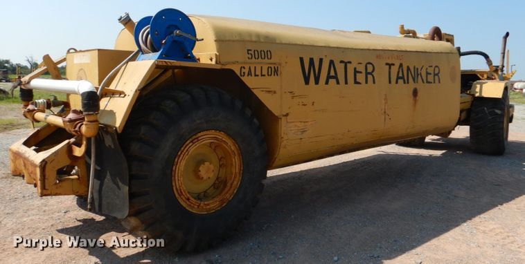 image for item DJ0487 1990 Caterpillar 613C  water wagon