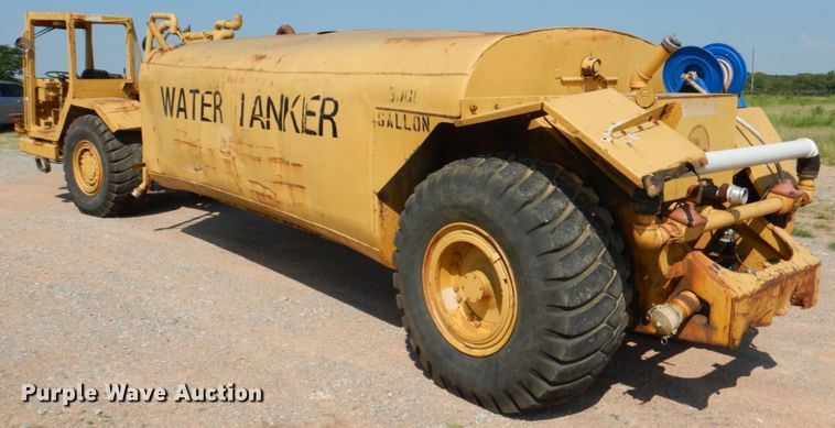 image for item DJ0487 1990 Caterpillar 613C  water wagon