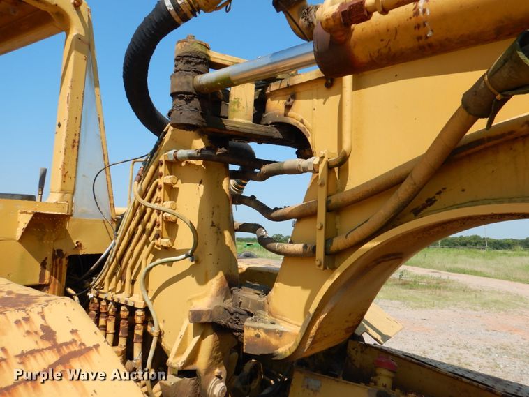 image for item DJ0487 1990 Caterpillar 613C  water wagon