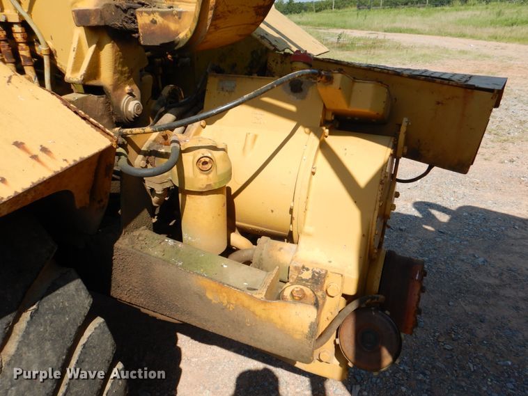 image for item DJ0487 1990 Caterpillar 613C  water wagon
