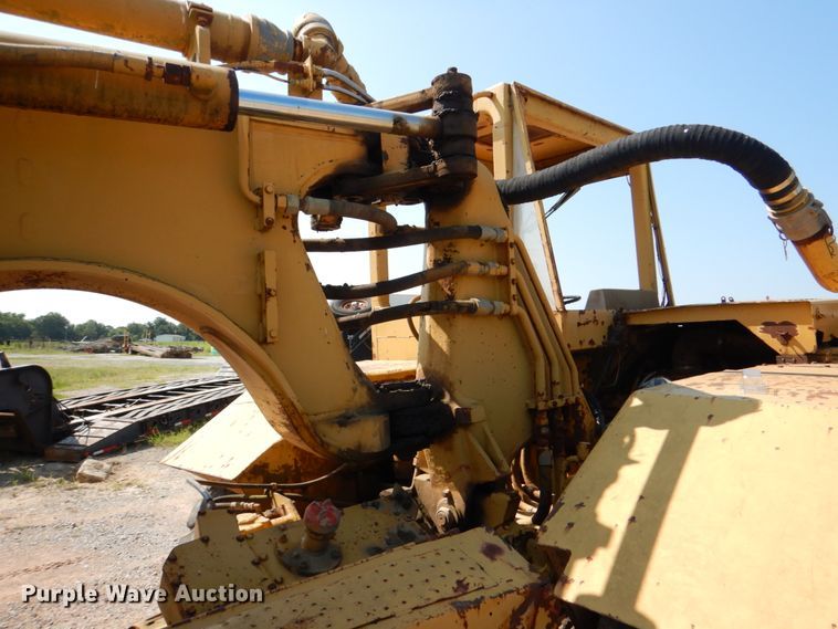 image for item DJ0487 1990 Caterpillar 613C  water wagon