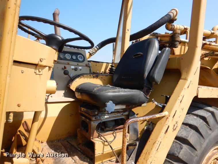 image for item DJ0487 1990 Caterpillar 613C  water wagon