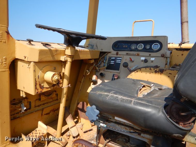 image for item DJ0487 1990 Caterpillar 613C  water wagon