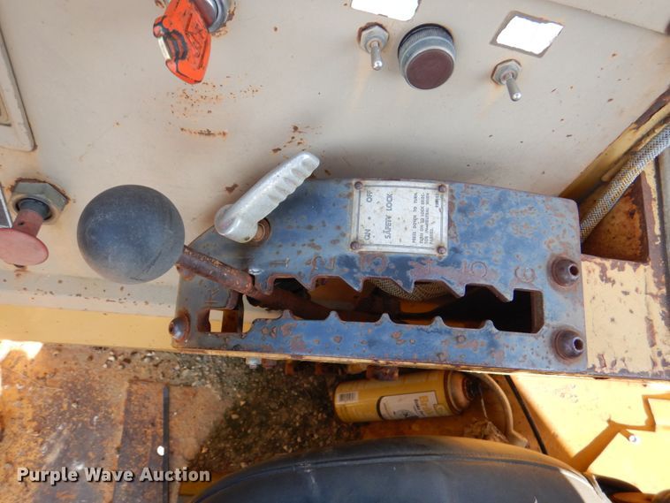 image for item DJ0487 1990 Caterpillar 613C  water wagon