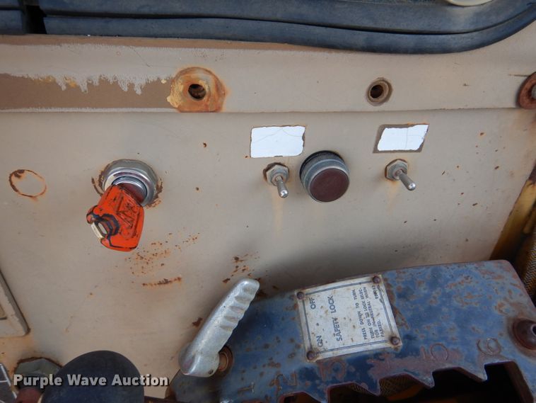 image for item DJ0487 1990 Caterpillar 613C  water wagon