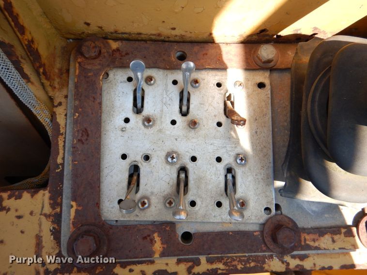 image for item DJ0487 1990 Caterpillar 613C  water wagon