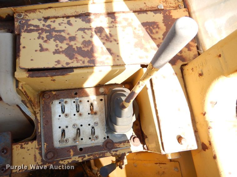 image for item DJ0487 1990 Caterpillar 613C  water wagon