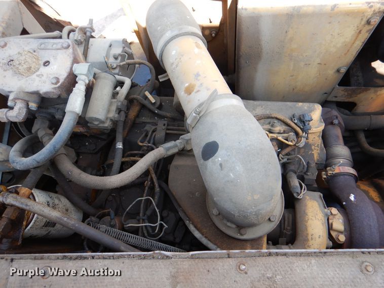 image for item DJ0487 1990 Caterpillar 613C  water wagon