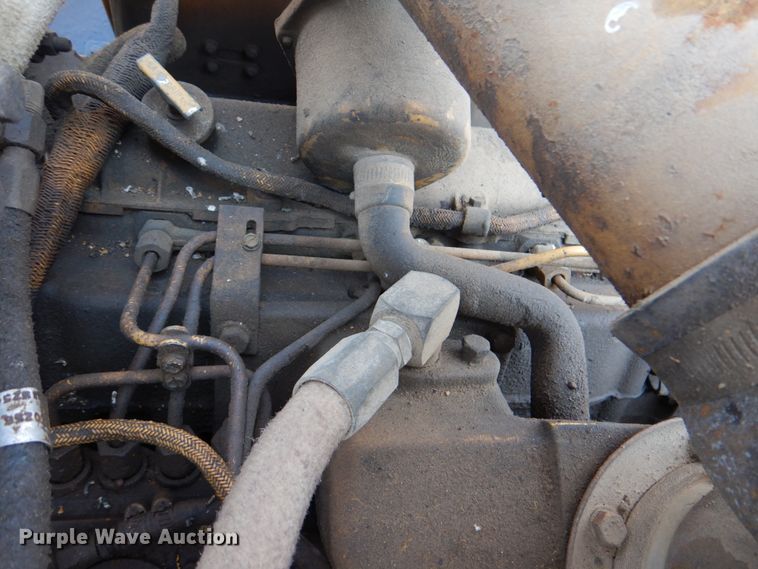 image for item DJ0487 1990 Caterpillar 613C  water wagon