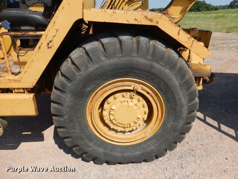 image for item DJ0487 1990 Caterpillar 613C  water wagon