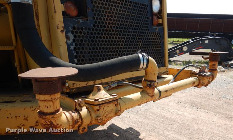 image for item DJ0487 1990 Caterpillar 613C  water wagon