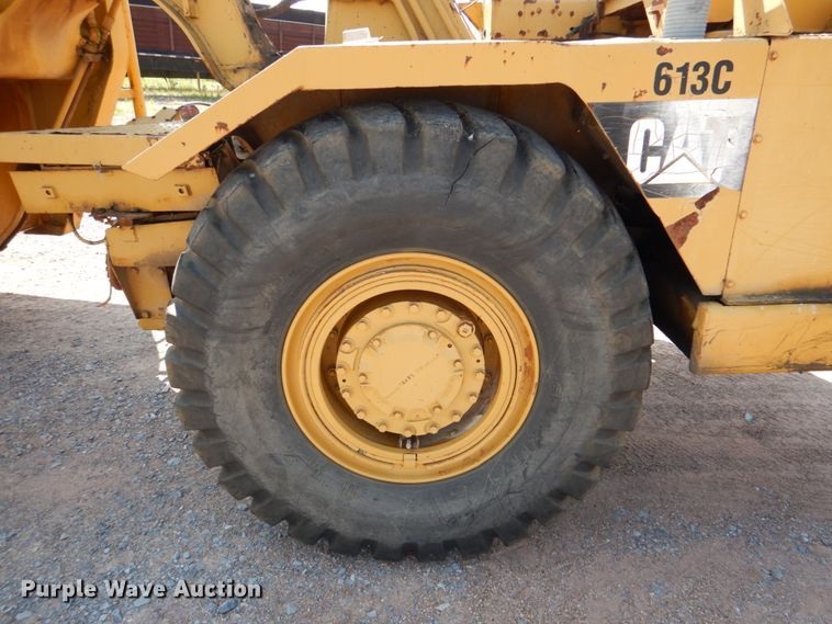 image for item DJ0487 1990 Caterpillar 613C  water wagon