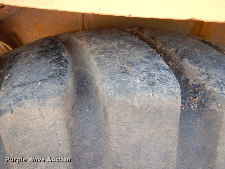 image for item DJ0487 1990 Caterpillar 613C  water wagon