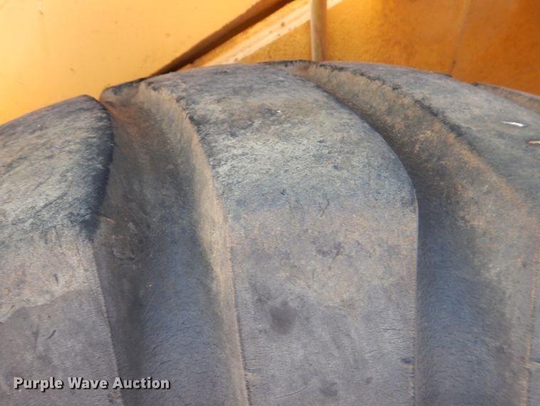 image for item DJ0487 1990 Caterpillar 613C  water wagon