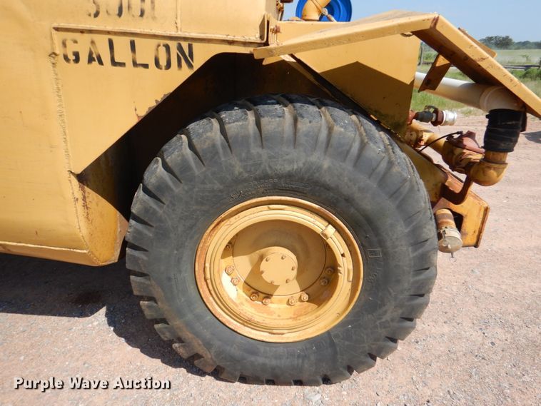 image for item DJ0487 1990 Caterpillar 613C  water wagon