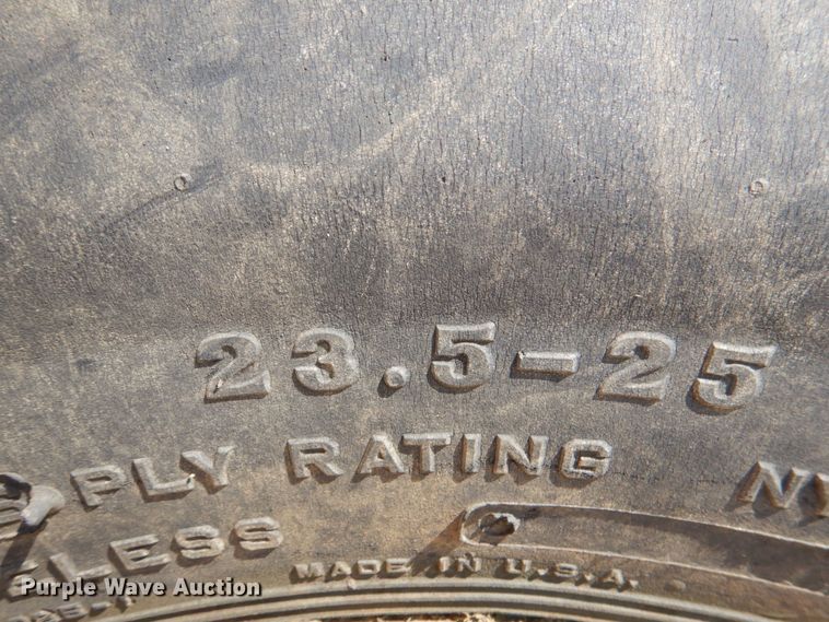 image for item DJ0487 1990 Caterpillar 613C  water wagon