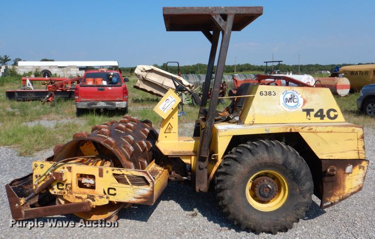 image for item DJ0488 1994 Compac T40  single drum vibratory roller