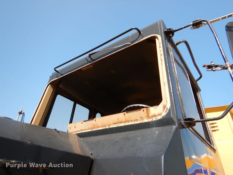 image for item DJ0490 1989 Caterpillar D300B  haul truck