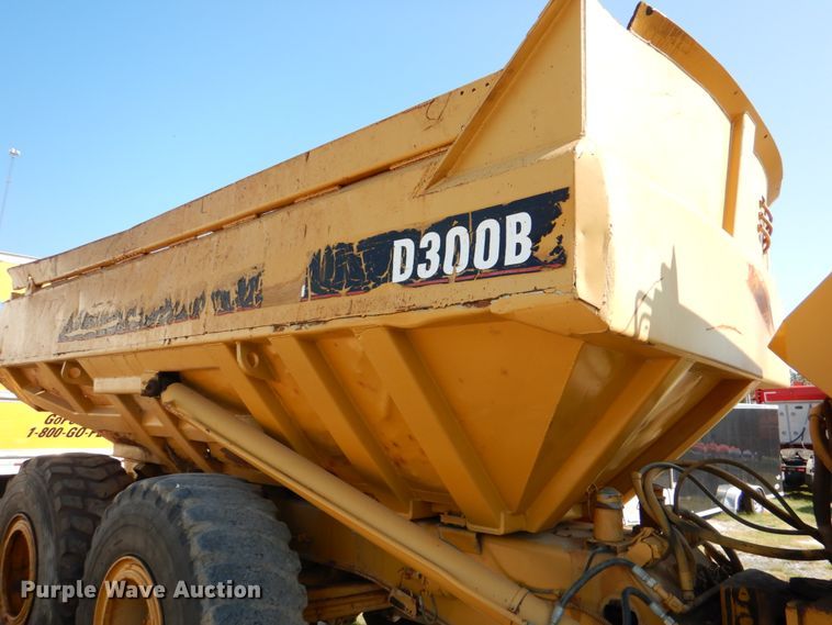 image for item DJ0490 1989 Caterpillar D300B  haul truck