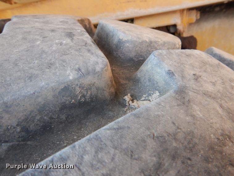 image for item DJ0490 1989 Caterpillar D300B  haul truck