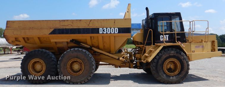 image for item DJ0491 1993 Caterpillar D300D  articulated haul truck
