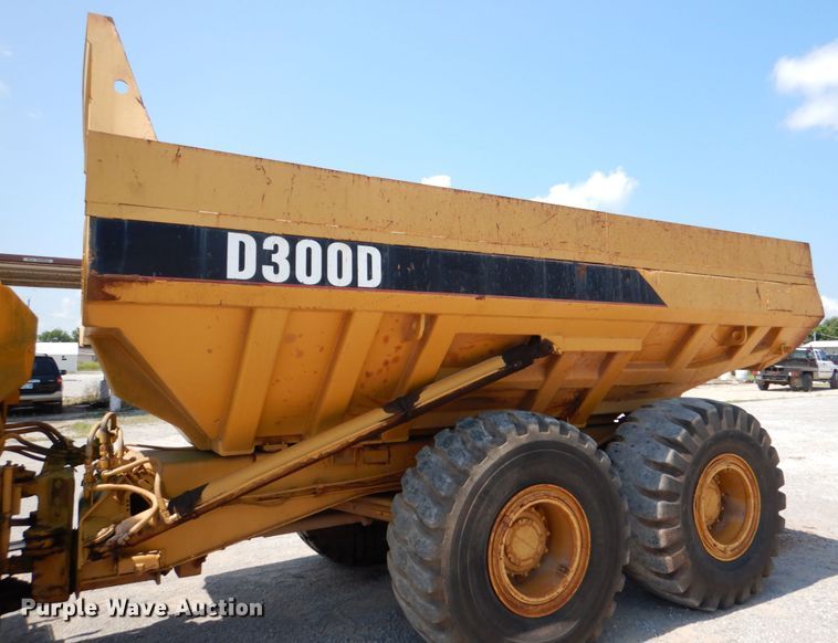 image for item DJ0491 1993 Caterpillar D300D  articulated haul truck