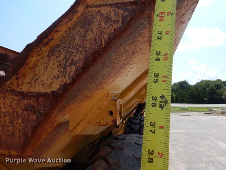 image for item DJ0491 1993 Caterpillar D300D  articulated haul truck