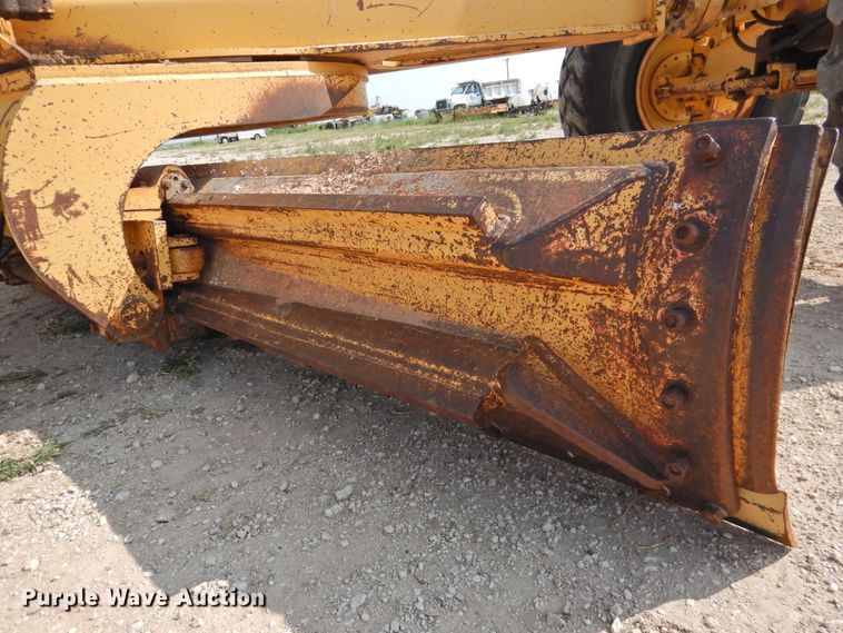 image for item DK2397 1994 John Deere 770B  motor grader