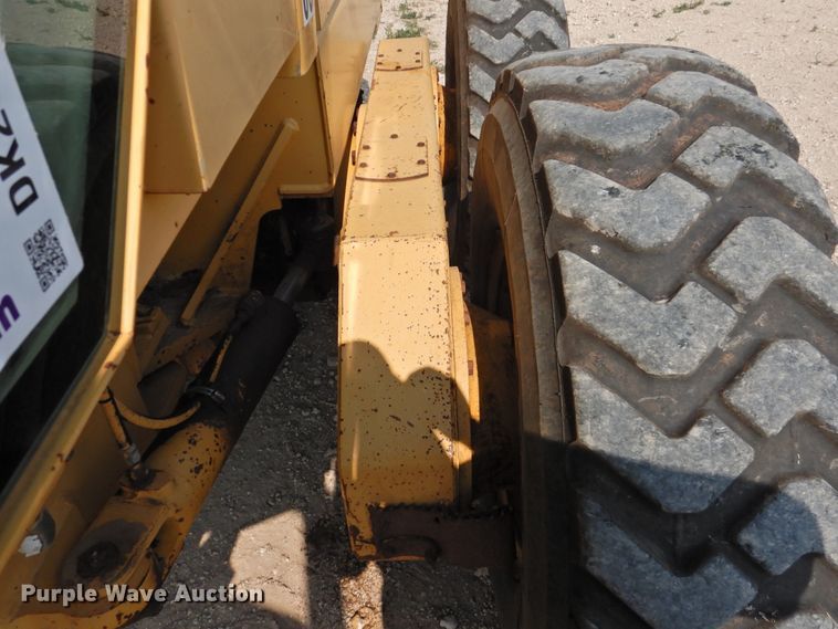 image for item DK2397 1994 John Deere 770B  motor grader