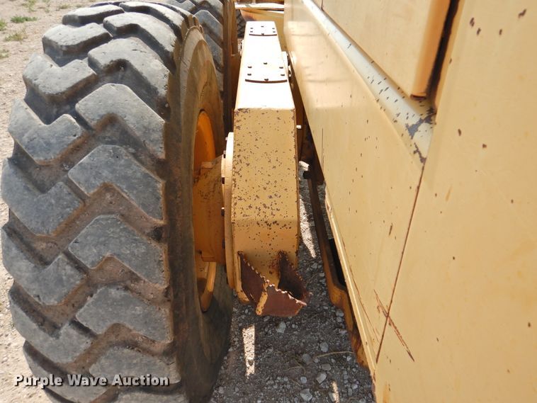 image for item DK2397 1994 John Deere 770B  motor grader