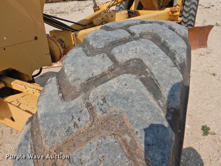 image for item DK2397 1994 John Deere 770B  motor grader