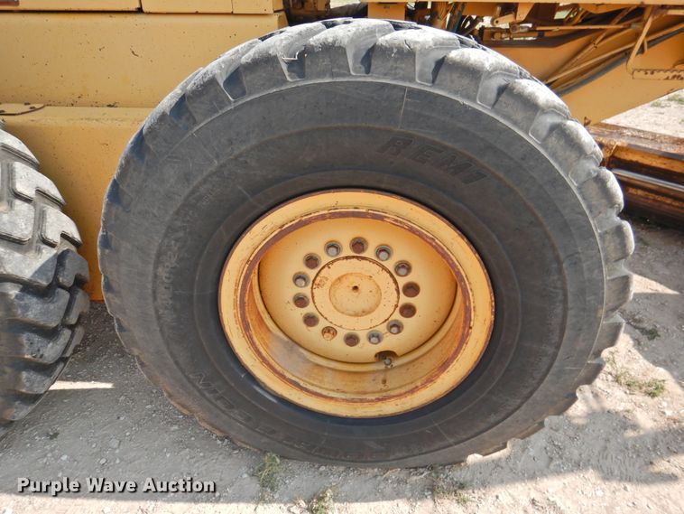 image for item DK2397 1994 John Deere 770B  motor grader