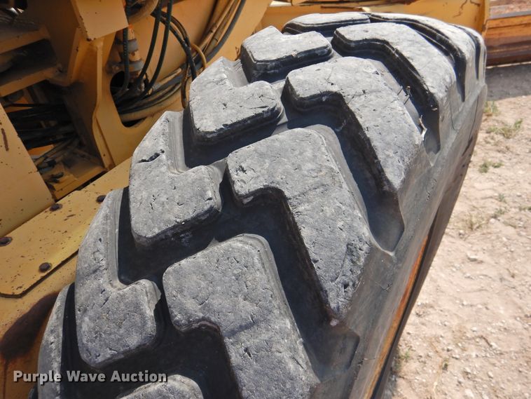 image for item DK2397 1994 John Deere 770B  motor grader