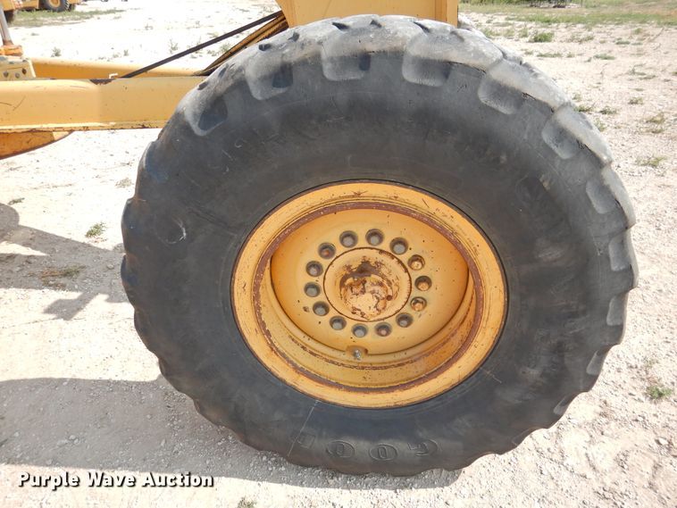 image for item DK2397 1994 John Deere 770B  motor grader