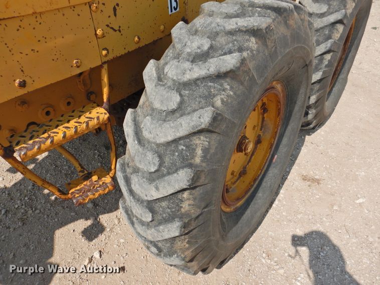 image for item DK2398 1969 Caterpillar 12F  rigid frame motor grader