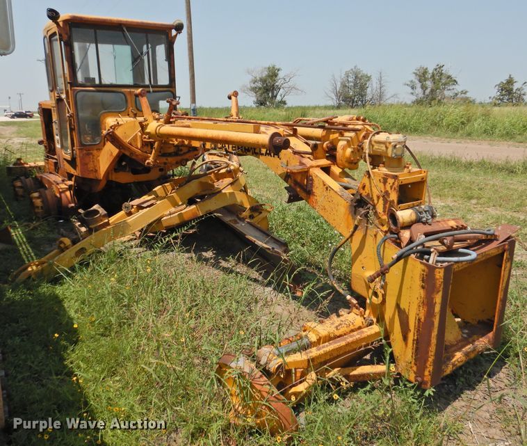 image for item DK2402 1969 Caterpillar 14E  rigid frame motor grader