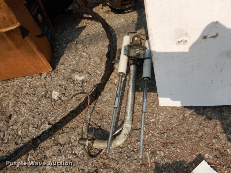 image for item DL0101 Bear Cat BK250D  melter / applicator