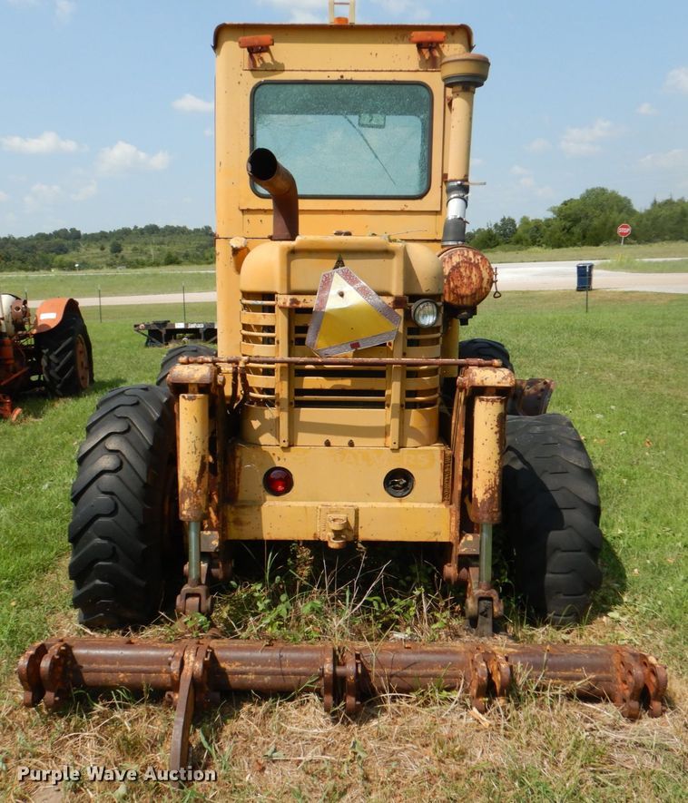 image for item DL0531 Allis-Chalmers M100 Series B  rigid frame motor grader