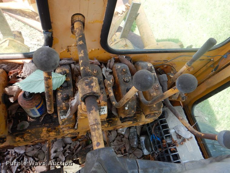 image for item DL0531 Allis-Chalmers M100 Series B  rigid frame motor grader