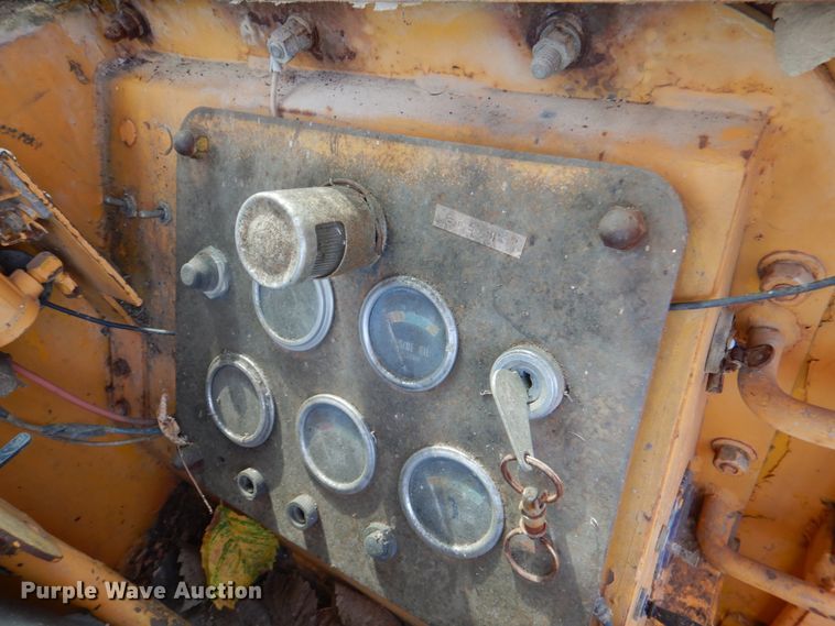 image for item DL0531 Allis-Chalmers M100 Series B  rigid frame motor grader