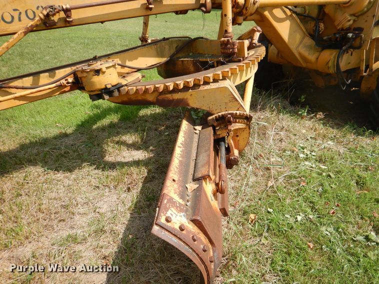 image for item DL0531 Allis-Chalmers M100 Series B  rigid frame motor grader