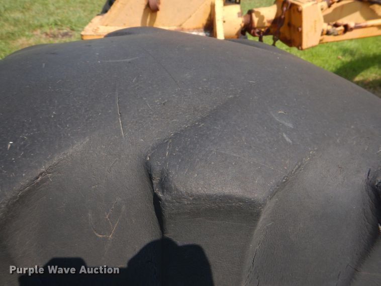 image for item DL0531 Allis-Chalmers M100 Series B  rigid frame motor grader