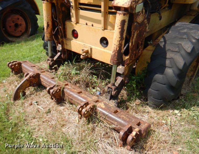 image for item DL0531 Allis-Chalmers M100 Series B  rigid frame motor grader