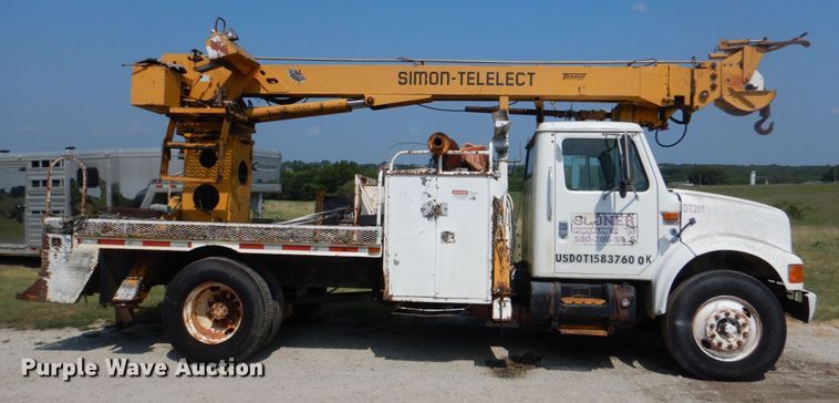 image for item DL0533 1996 International 4700  digger derrick truck