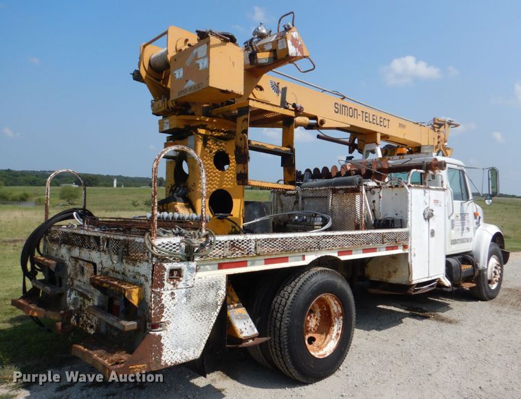 image for item DL0533 1996 International 4700  digger derrick truck