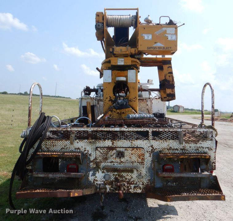 image for item DL0533 1996 International 4700  digger derrick truck