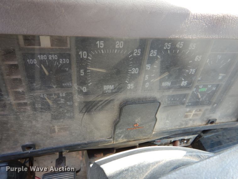 image for item DL0533 1996 International 4700  digger derrick truck