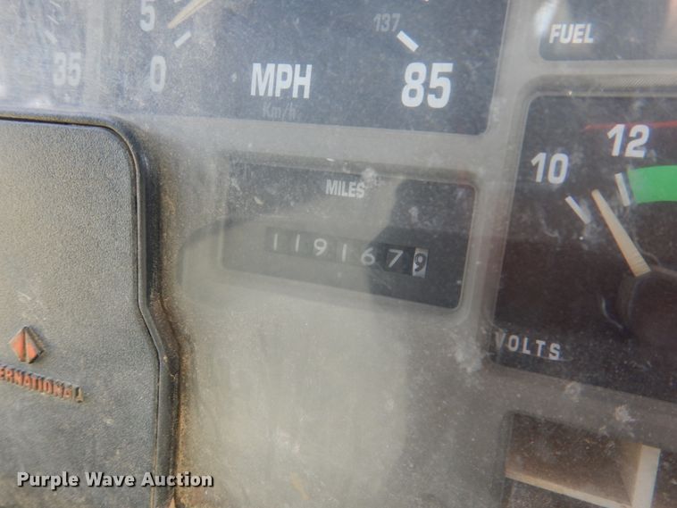 image for item DL0533 1996 International 4700  digger derrick truck